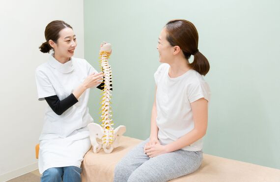 側弯症は改善します。オステオパシーで内臓姿勢矯正をして内側から背骨が変わります | 大阪でオーダーメイドの整体ならクラギョ